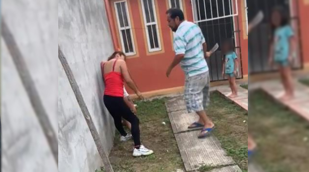 La agresión se derivó luego de que los hijos del hombre rompieron un vidrio de la casa de las mujeres