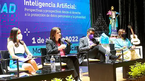 Subrayó que ante este panorama la ciberseguridad en el campo público se debe definir como la protección de activos físicos y de información que producen los entes