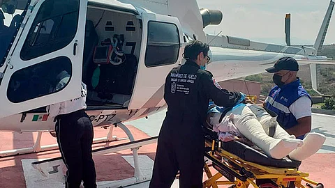 Los paramédicos de vuelo brindaron la atención prehospitalaria para canalizar al agraviado en el menor tiempo posible