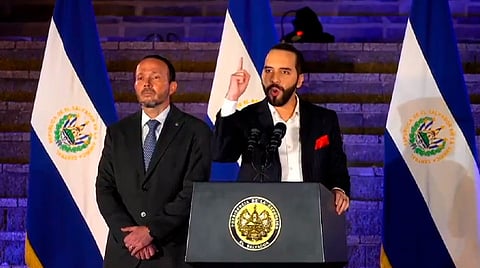 Grok le contesta a Bukele que el presidente más popular del mundo es Sheinbaum