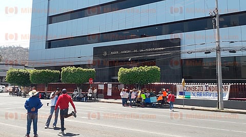 Con bloqueos carreteros, comuneros exigen solución a presupuesto directo