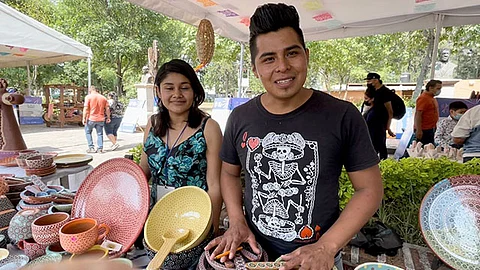 Nos gustó mucho participar en el Festival Michoacán de Origen, gracias a éste dimos a conocer nuestra marca colectiva y la gente compró bien nuestras piezas: Salvador Medina y Brenda Jacobo, de Capula