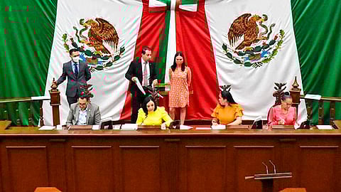 La finalidad es que colonias enteras, fraccionamientos y asentamientos humanos cuenten con la presencia y regularización de servicios legalmente constituidos