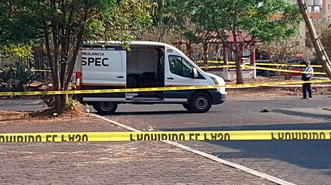 Hallan a hombre ejecutado en jardín de Villas del Pedregal, en Morelia