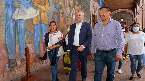 Recibe Bedolla a autoridades de autogobierno de la Isla de Janitzio