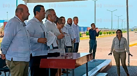 Bedolla destacó que el 80 por ciento de los productos e insumos que llegan a Silao, Guanajuato, pasan por Lázaro Cárdenas