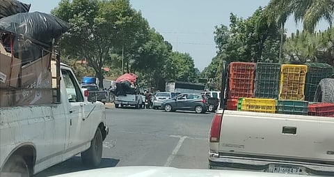 Desde anoche cerraron el paso en el bulevar industrial de Uruapan