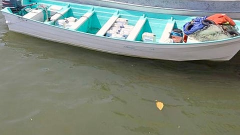 Los detenidos, hidrocarburo y lancha fueron asegurados y puestos a disposición del Ministerio Público Federal en Lázaro Cárdenas