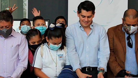 Inaugura Toño Ixtláhuac, exposición Infancias en Zitácuaro