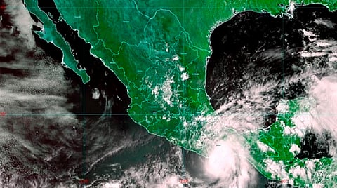 Huracán "Agatha" se debilita a categoría 1 en su paso por Oaxaca