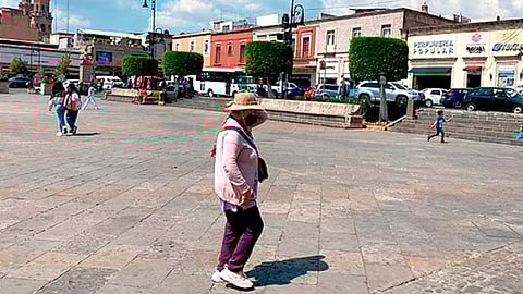 En la tarde se pronóstica cielo parcialmente nublado y posibles lluvias aisladas acompañadas de descargas eléctricas