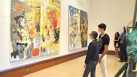 Se trata de una muestra de obra pictórica y escultórica reciente, con una variedad estilística dentro del mismo género abstracto