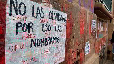 Se pide asistir de negro