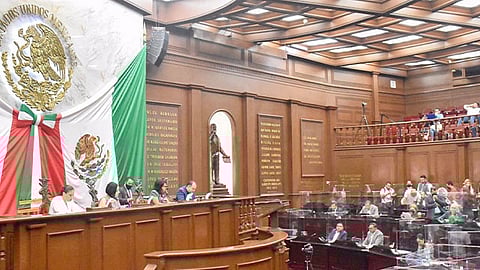 Establecieron fechas y lugares para la entrega de la “Medalla Michoacán al Mérito Docente”, el reconocimiento “Alfonso García Robles” y la Condecoración “Suprema Junta Nacional Americana”