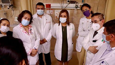 Durante esta visita, las autoridades escucharon las peticiones de familiares y pacientes que reciben atención en este hospital ubicado al oriente de la Ciudad de México