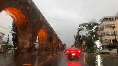 Soplará viento de ligero a moderado variable, con algunas rachas fuertes durante los eventos de tormentas.