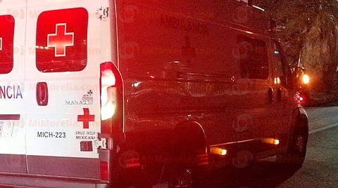 Pareja balea a hombre en residencial de Morelia