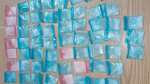 Junto con lo decomisado fue puesto a disposición de la autoridad competente para las actuaciones que marca la Ley