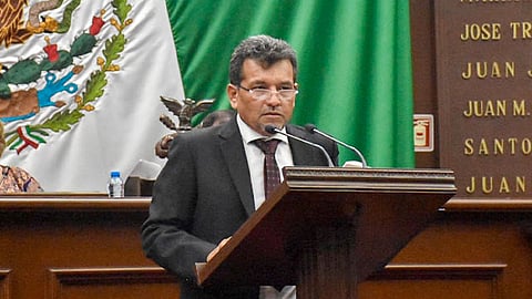 Propone que el Instituto Electoral de Michoacán sea la autoridad encargada de convocar la consulta ciudadana y organizar el proceso de presentación y selección de proyectos