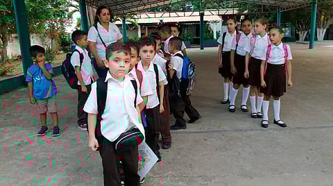 Son sólo muy pocas escuelas las que llevan a cabo actividades a la distancia, sobre todo las que se ubican en la Costa michoacana, debido al paso del huracán Blas