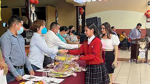 Alumnos de los diferentes grados presentaron bailes, canciones y poesías del estado de Michoacán