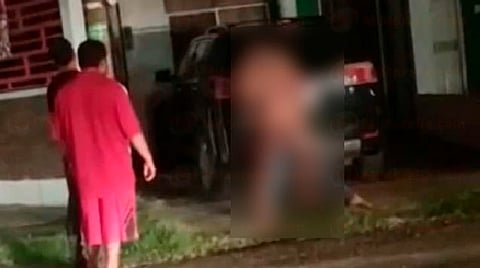 Desnudo, supuesto marino ataca a mujer en LC y es detenido