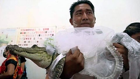 Alcalde se casa con lagarta en Oaxaca; es parte de una tradición