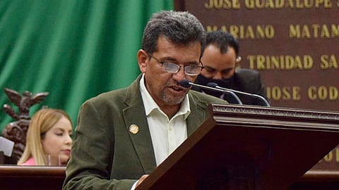 Las condiciones de trabajo en las que se desempeñan los policías pueden traducirse en violaciones a sus derechos humanos, señaló