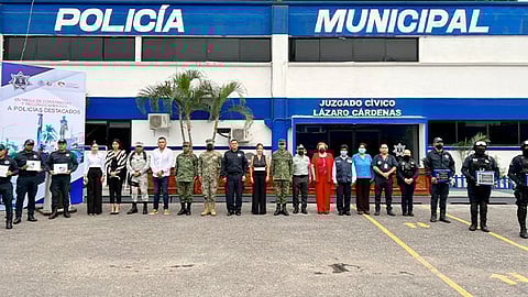 La alcaldesa refirió, que al inicio de su Administración Municipal, la corporación policiaca reflejaba desorden, pero con el apoyo del teniente Samuel Tapia; se ha logrado dar ordenamiento