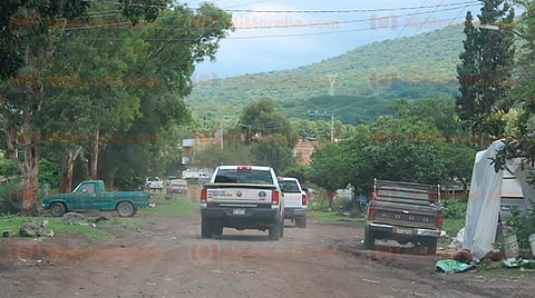 Hallan cadáver putrefacto y con huellas de violencia entre la maleza, en Jacona