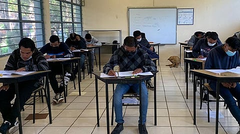 Aseguran 100 aspirantes su lugar en la escuela normal de Cherán