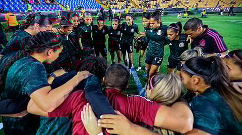 La cita, a las 21 horas