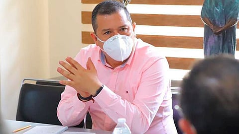 Ademas de sancionar con cárcel a quienes usando su cargo público han obtenido concesiones o entregado a sus aliados