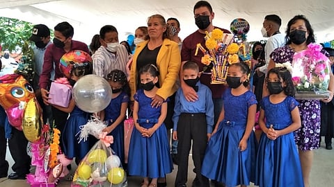 Alumnos de los diferentes grados participaron con bailes folclóricos, música y poesía, demostrando sus habilidades artísticas