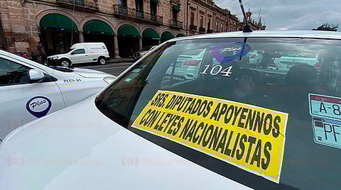 Se manifiestan taxistas contra Uber y DiDi, en Morelia