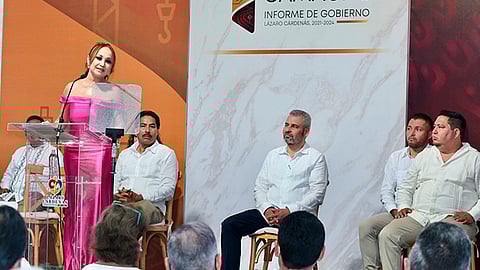 Acude Bedolla al primer informe de Itzé Camacho en Lázaro Cárdenas