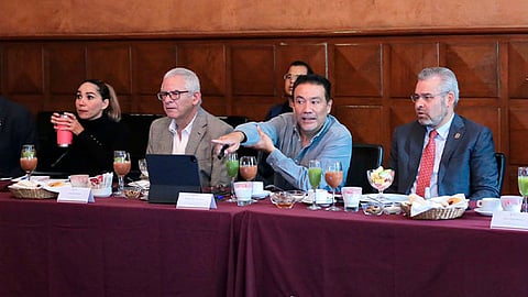 Bedolla propuso priorizar acciones de infraestructura para promocionar los diferentes destinos turísticos