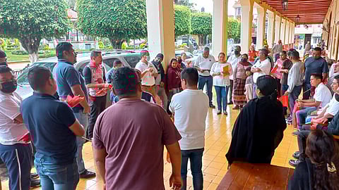 Luchan purépechas antorchistas por un hospital y mejores caminos en La Cañada