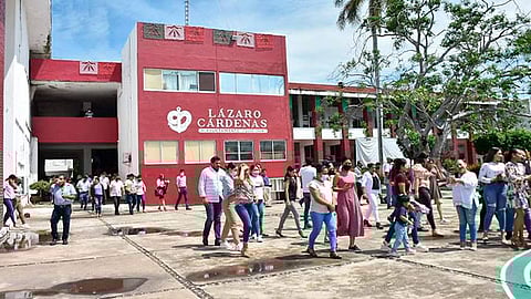 La alerta sísmica se hizo sonar en los pasillos del Palacio Municipal, siendo el llamado para que personal y ciudadanos iniciaran la evacuación de las oficinas