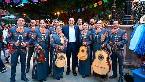Zamoranos festejan inauguración de la remodelación de la Plaza Principal