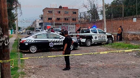 Tenía el torso desnudo y únicamente vestía pantalón de mezclilla azul claro