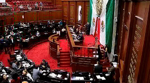 Cuatro parlamentarios renunciaron debido a una presunta falta de transparencia