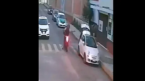 Asesinan a tiros a maestra cuando llegaba a escuela primaria