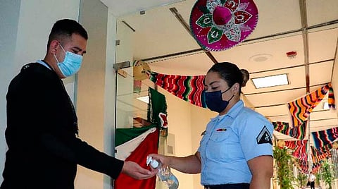 Médicos piden dar el grito con cubrebocas ¿aumentaría Covid-19 en fiestas patrias?