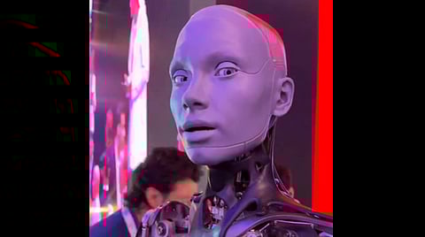 Ameca, el primer androide que forma parte del personal del Museo del Futuro