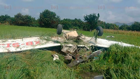 La aeronave quedó con las llantas hacia arriba