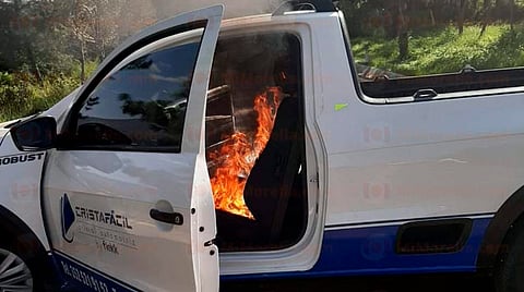 Sube a 8 la cifra de vehículos quemados este lunes por presuntos normalistas