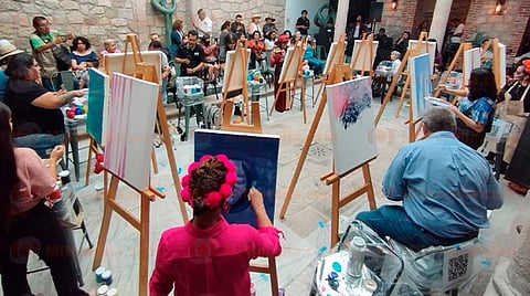 Artistas se unen contra el cáncer en el primer torneo de pintura "Dona Arte"