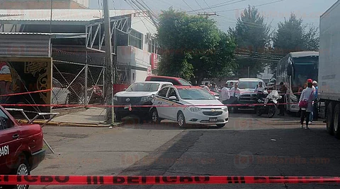 Muere taxista al sufrir infarto tras accidente vial, en Morelia