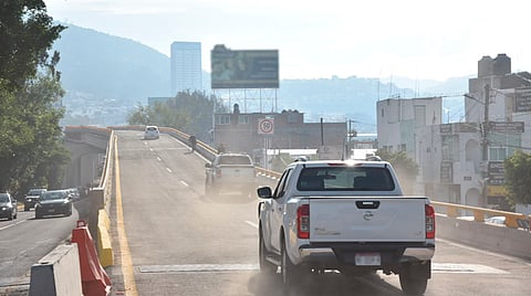 En el caso de la obra del distribuidor vial a Mil Cumbre se tiene avances en los trabajos, mientras que en la de Salida a Salamanca se espera que a la brevedad se reanuden